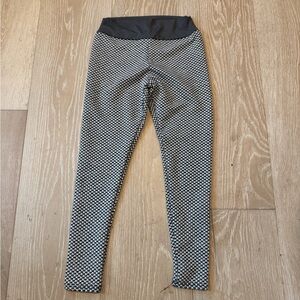 TikTok famous Black & White scrunch butt Stretch Leggings